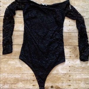 BLACK LACE BODYSUIT